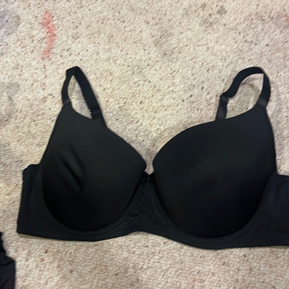 NWOT black underwire large cup 40D bra